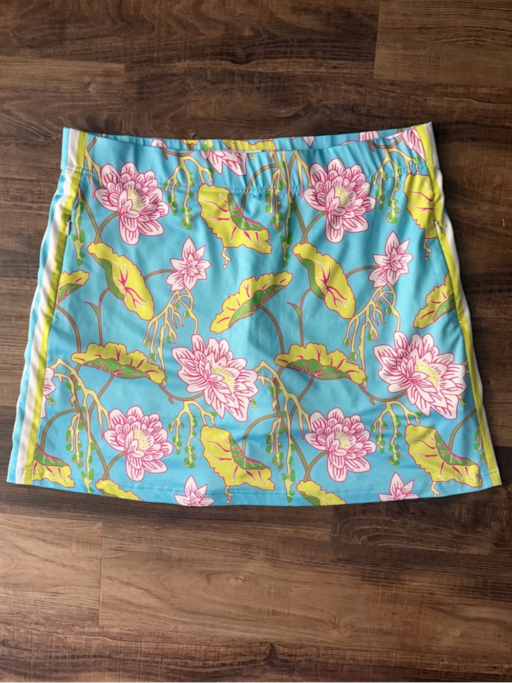 Like New Gretchen Scott Aqua Mini Skort with Pink Lotus & Chartreuse Accents XL